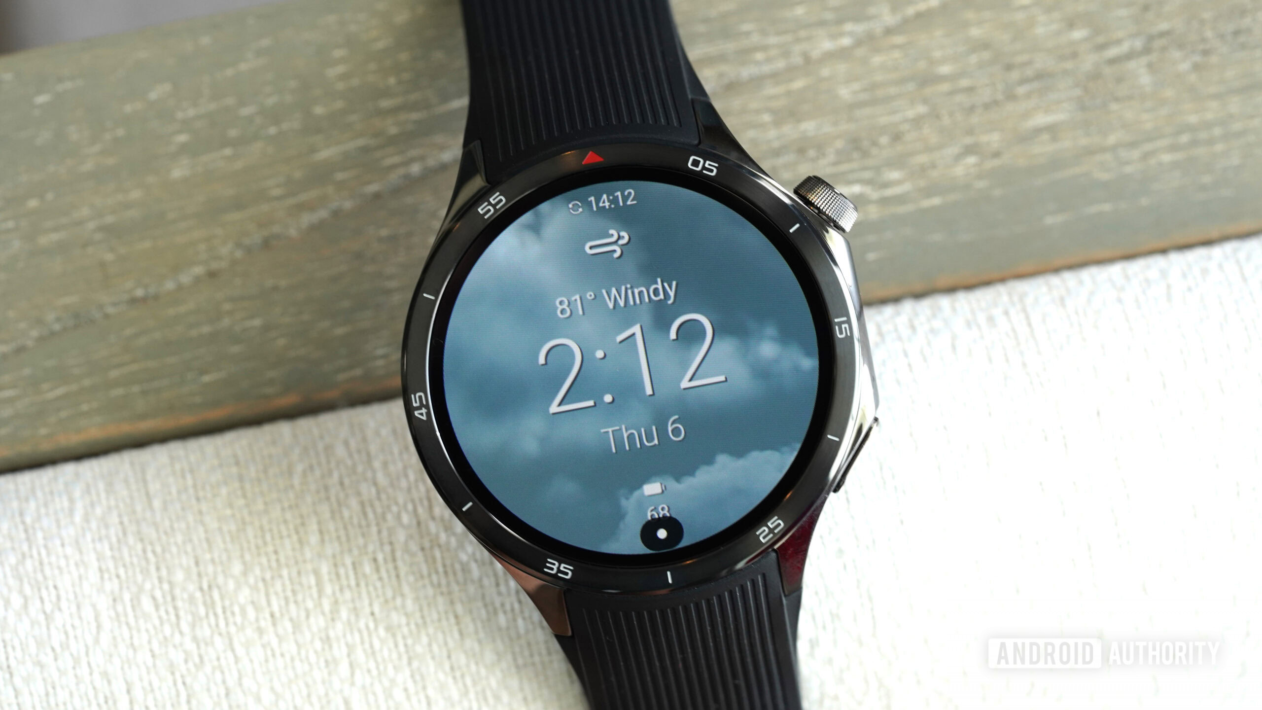 Cara de vigilancia de Weather Weates actual Un OnePlus Watch 3 muestra la cara actual de relojes climáticos de Weates