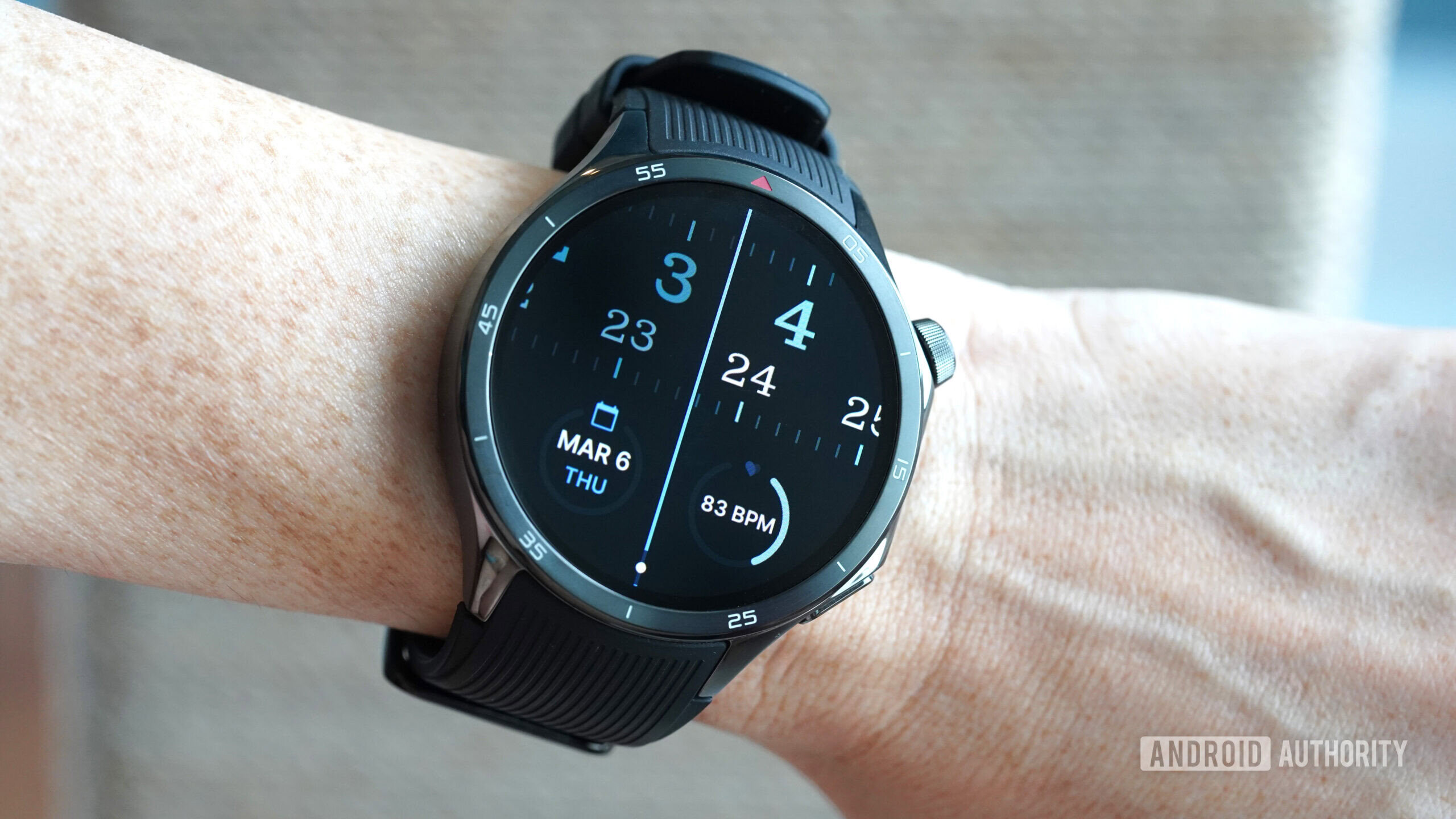 Timeline usa la cara del sistema operativo Un OnePlus Watch 3 Dispalys La línea de tiempo usa la cara del sistema operativo