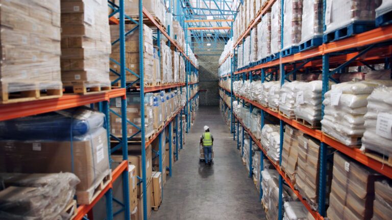 Por qué no debe comprar directamente de fuentes de fábrica para ahorrar dinero
